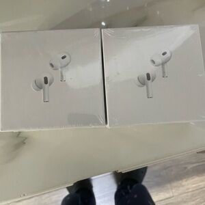 Wireless Earbuds in White